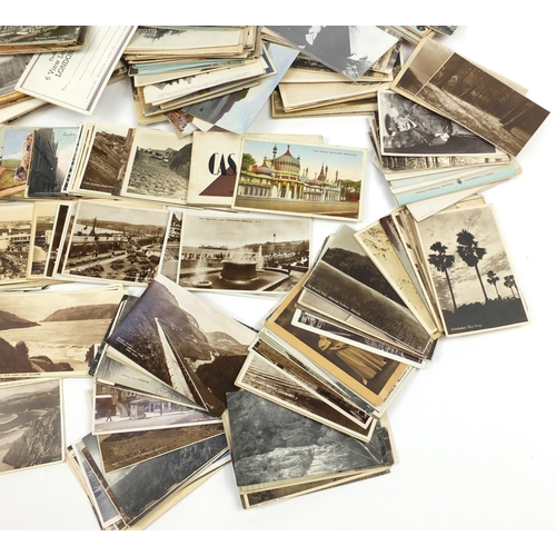 1260 - Large collection of early 20th century and later postcards, predominantly topographical, including N... 