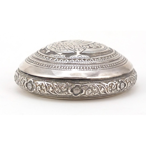 3084 - Persian silver snuff box, the hinged lid embossed with a bird of paradise, impressed marks to the in... 