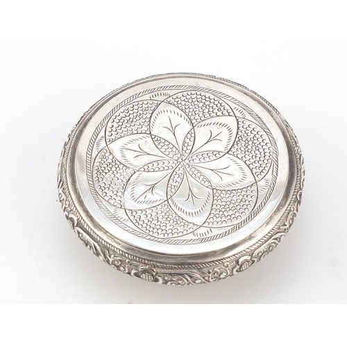 3084 - Persian silver snuff box, the hinged lid embossed with a bird of paradise, impressed marks to the in... 