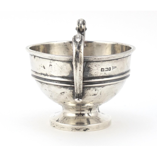 3030 - Walker & Hall, Edward VII silver trophy with twin handles, Sheffield 1908, 16cm wide, 195.5g