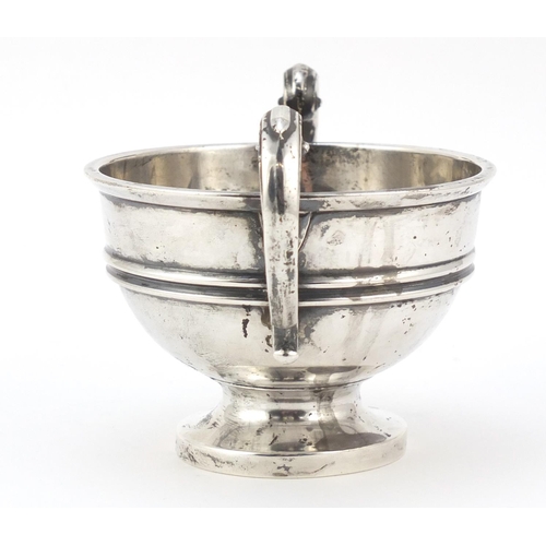 3030 - Walker & Hall, Edward VII silver trophy with twin handles, Sheffield 1908, 16cm wide, 195.5g