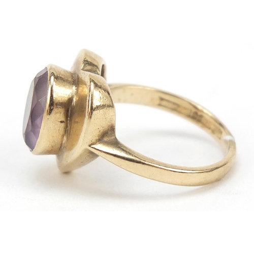 2409 - 9ct gold amethyst love heart ring, size K, 4.0g