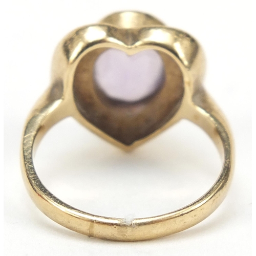 2409 - 9ct gold amethyst love heart ring, size K, 4.0g