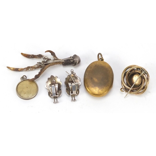 2934 - Antique and later jewellery including Victorian brooches, Scottish claw brooch and Siam silver and e... 