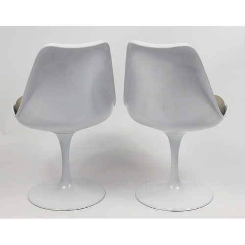 1457 - Pair of Eero Saarinen design tulip chairs, each 81cm high