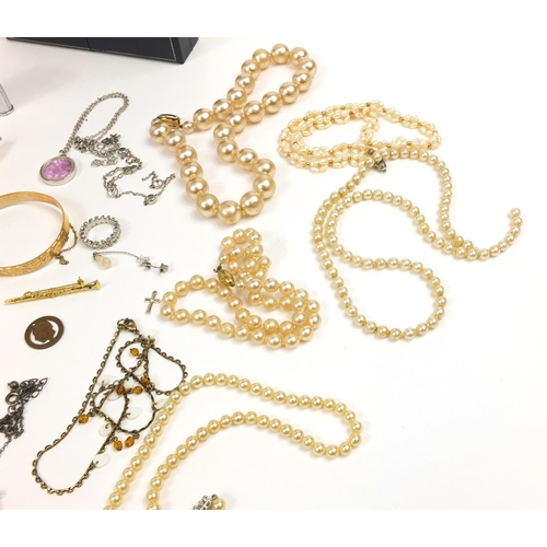3733 - Costume jewellery including a simulated pearl necklace with silver gilt clasp, ivory necklace, gold ... 