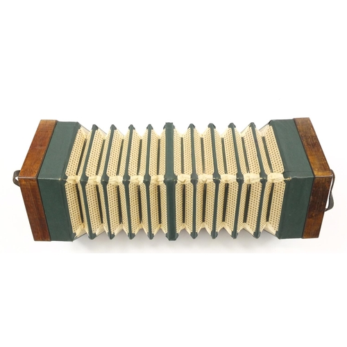 532 - 19th century 21 button concertina