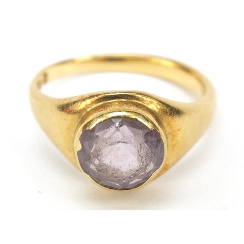 2378 - 18ct gold amethyst solitaire ring, size K, 5.0g