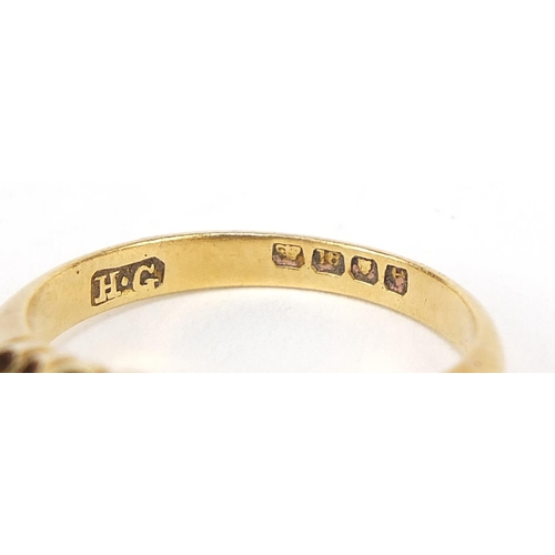 202 - 18ct gold graduated pearl ring, size M, 3.9g