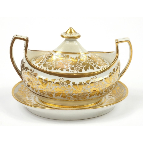 50 - Chamberlain's Worcester, 19th century sauce tureen with twin handles and cover on stand gilded with ... 