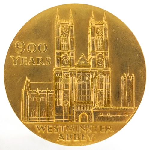 450 - 1965 22ct gold medal commemorating Westminster Abbey 900th Anniversary, with box and certificate num... 