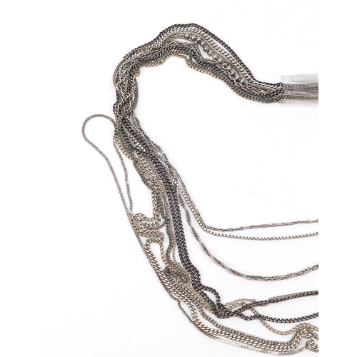 1042 - Ten silver necklaces, 30.0g