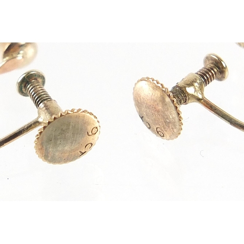 597 - Pair of 9ct gold pearl earrings with screw backs, 1.5cm high, 1.3g