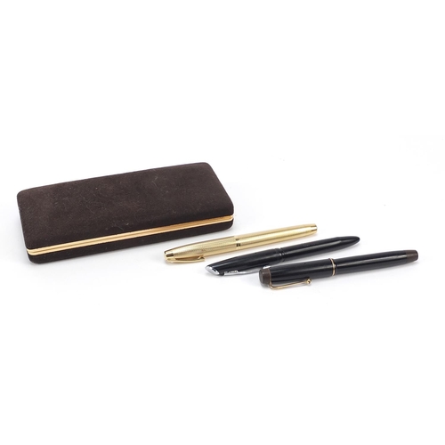 1928 - Three pens including Sheaffer and Parker Victory fountain pen with 14K gold nib