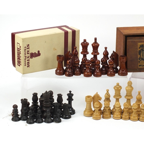 1249 - Staunton and St George pattern chess sets and pieces, some with boxes including rosewood, ebony and ... 