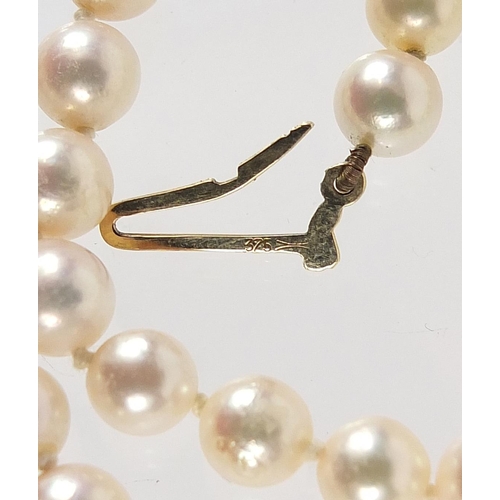 1087 - Single string pearl necklace with 9ct gold clasp, 44cm in length, 23.0g