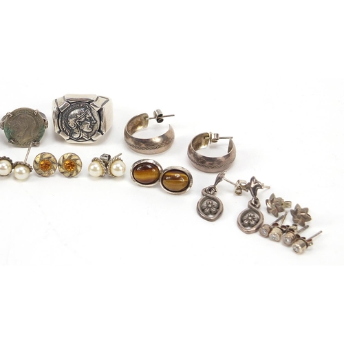 940 - Silver jewellery comprising five rings and fourteen pairs of earrings, total 63.2g