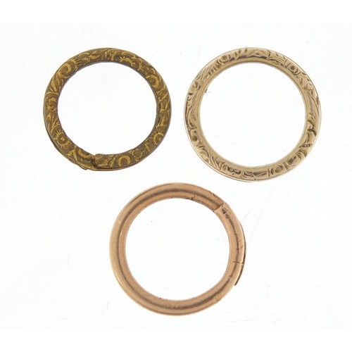 85 - Three Georgian gold coloured metal split rings including one unmarked gold, 1.5cm in diameter, 3.0g