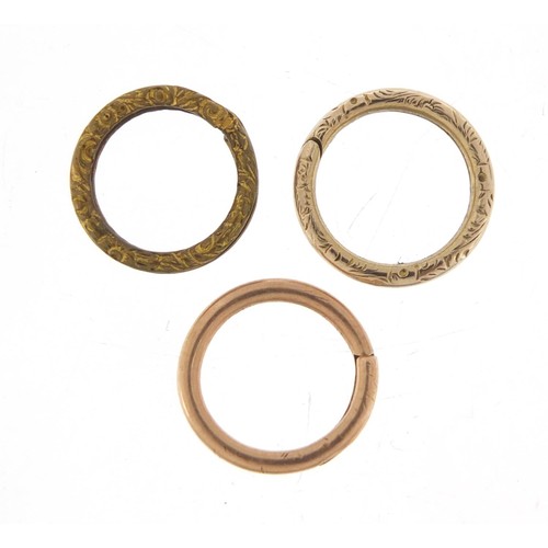 85 - Three Georgian gold coloured metal split rings including one unmarked gold, 1.5cm in diameter, 3.0g