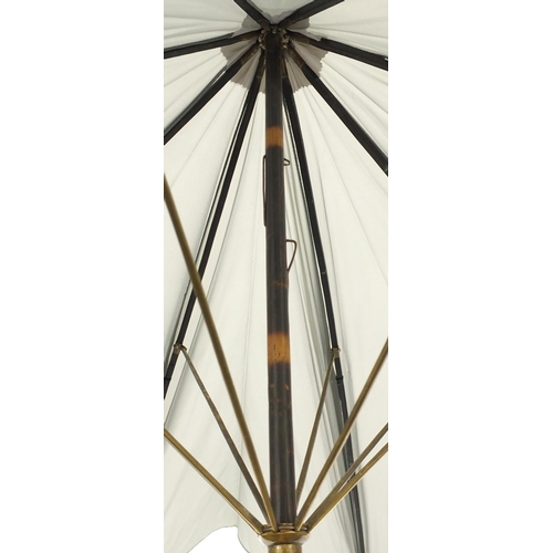 390 - Early Victorian umbrella with horn handle and whale baleen canopy struts, 96cm in length