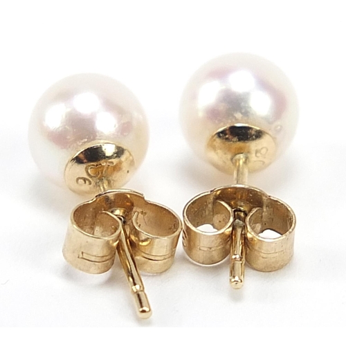 942 - Pair of 9ct gold pearl stud earrings, 6.8mm in diameter, 1.3g