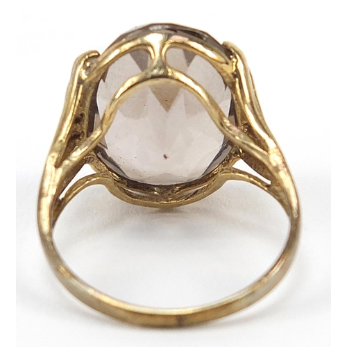 458 - 9ct gold smoky quartz ring, size O, 2.5g