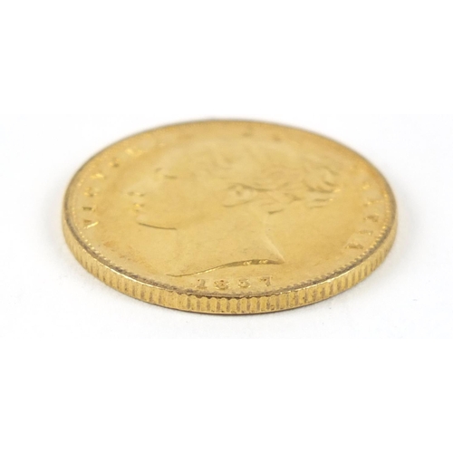 192 - Victoria Young Head 1857 shield back gold sovereign - this lot is sold without buyer’s premium, the ... 
