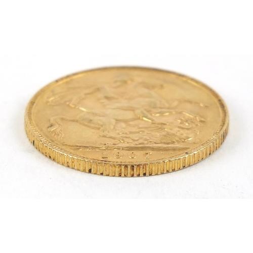 249 - Edward VII 1907 gold sovereign - this lot is sold without buyer’s premium, the hammer price is the p... 