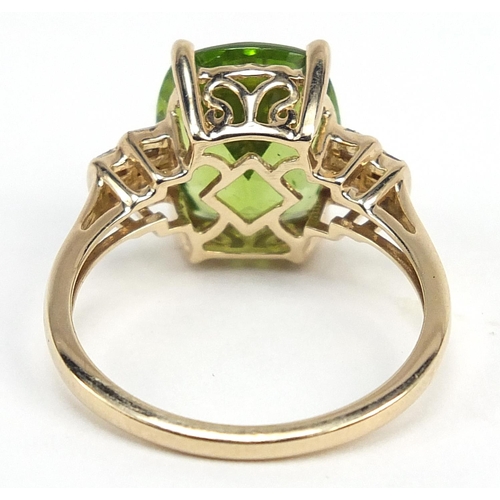 601 - 9ct gold peridot and diamond ring, size O, 3.4g