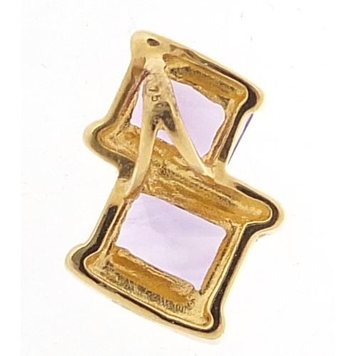 547 - 18ct gold amethyst pendant, 1.5cm high, 2.2g