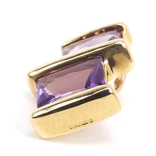 547 - 18ct gold amethyst pendant, 1.5cm high, 2.2g