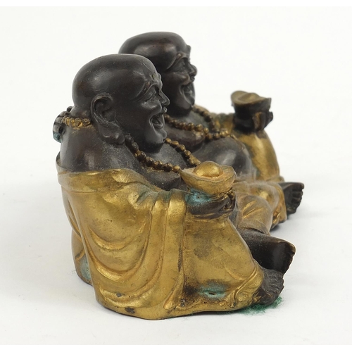 668 - Chinese partially gilt bronze group of two Buddhas, 16cm wide