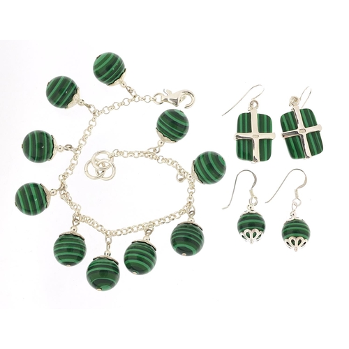 1142 - Silver and striped green stone bracelet with two pairs of earrings, the bracelet 18cm in length, tot... 