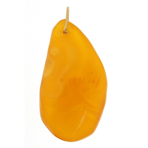 426 - Butterscotch amber coloured pendant, 3.5cm high, 3.1g