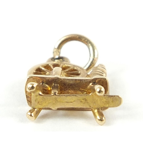 554 - 9ct gold spinning wheel charm, 1.2cm high, 1.2g