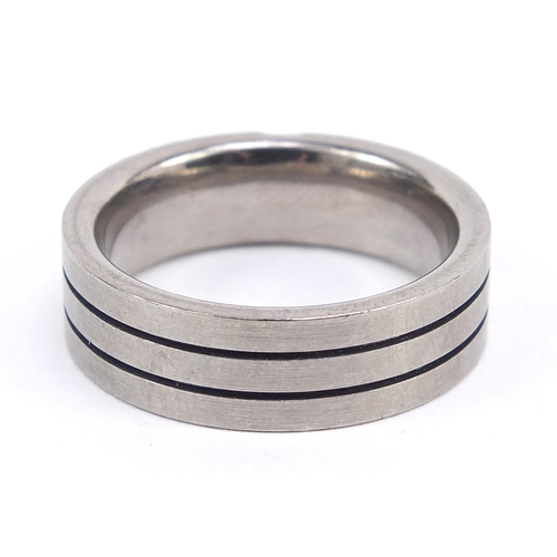 787 - Tio Ro, titanium and diamond ring, size T, 4.9g