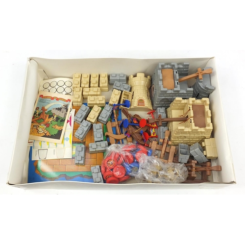 1217 - Four vintage Crossbows and Catapults battle sets