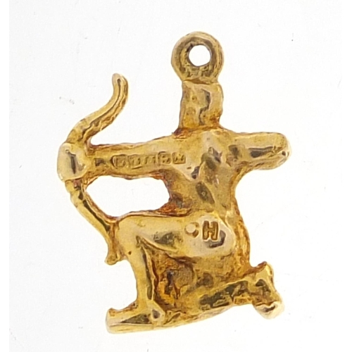 371 - 9ct gold nude male archer charm, 1.6cm high, 1.5g