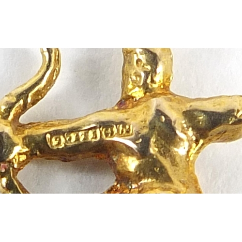 371 - 9ct gold nude male archer charm, 1.6cm high, 1.5g