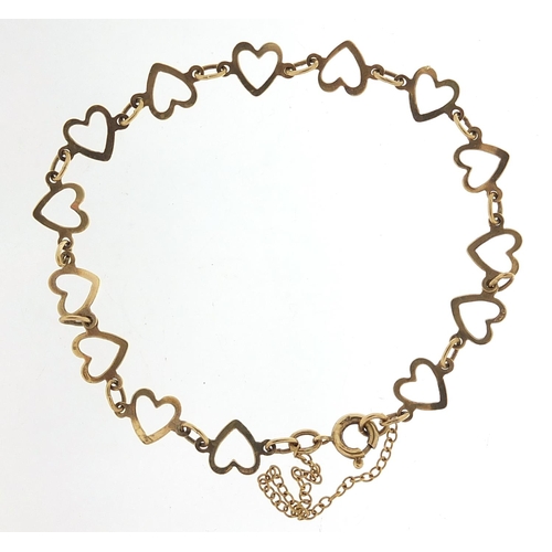 417 - 9ct gold love heart bracelet, 16cm in length, 2.3g