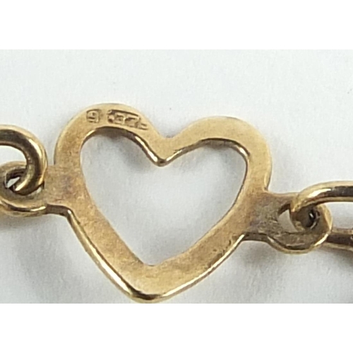 417 - 9ct gold love heart bracelet, 16cm in length, 2.3g