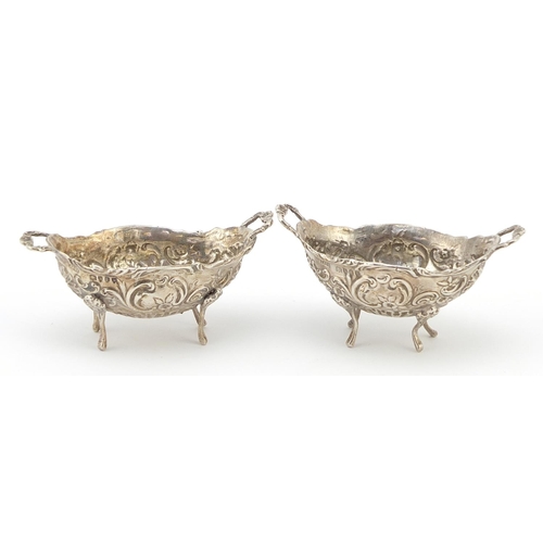 620 - Pair of Continental 930 silver open salts with twin handles, 7cm wide, 41.6g