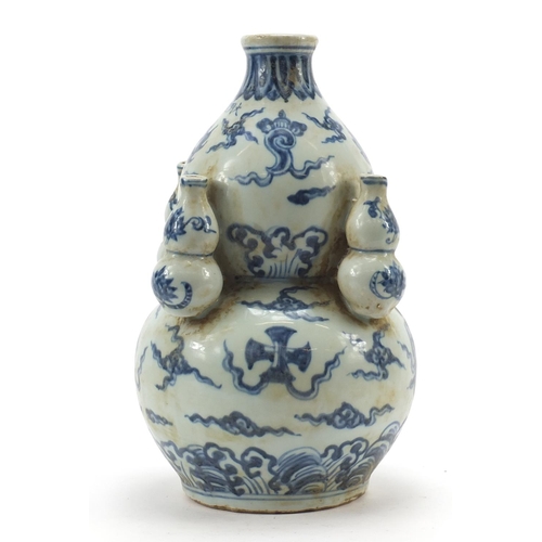1189 - Chinese blue and white porcelain double gourd vase surmounted with four other double gourd vases, si... 