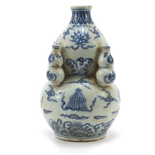 1189 - Chinese blue and white porcelain double gourd vase surmounted with four other double gourd vases, si... 
