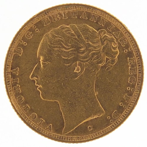 647 - Victoria Young Head 1882 gold sovereign, Sydney mint - this lot is sold without buyer’s premium, the... 