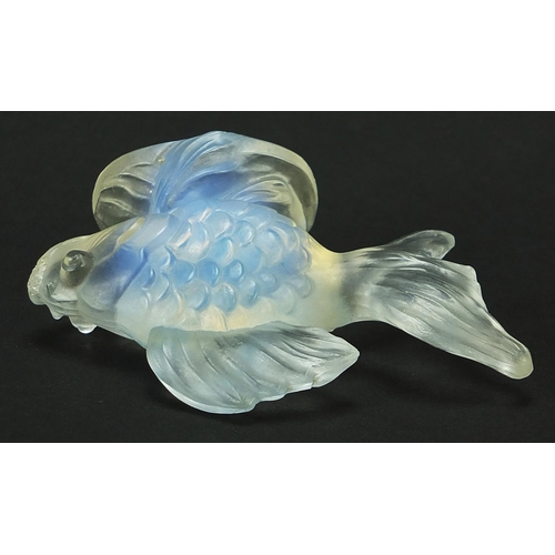 112 - Jobling, Art Deco opalescent glass fish paperweight, 7.5cm wide