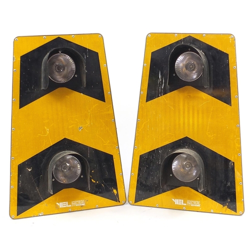 2291 - Pair of industrial Yiel road traffic lights, each 70.5cm high