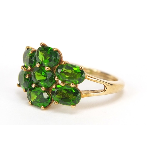 220 - 9ct gold green stone cluster ring, size K, 3.5g