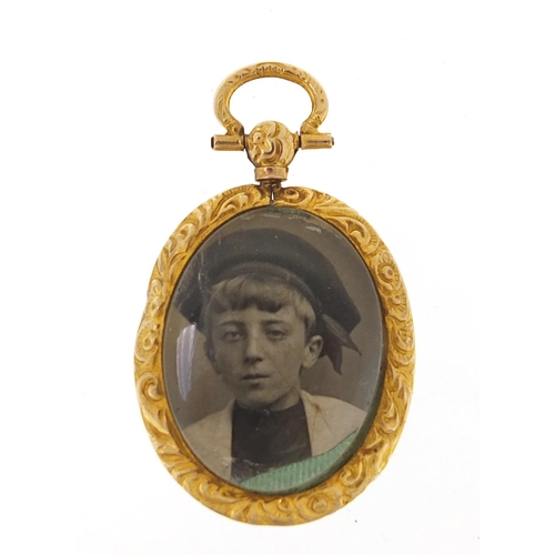 179 - Victorian 9ct gold mourning locket with bevelled glass, 4cm high, 7.8g