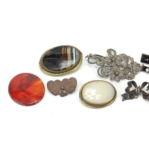 131 - Antique and later jewellery including a large silver marcasite brooch, agate brooches, silver and je... 